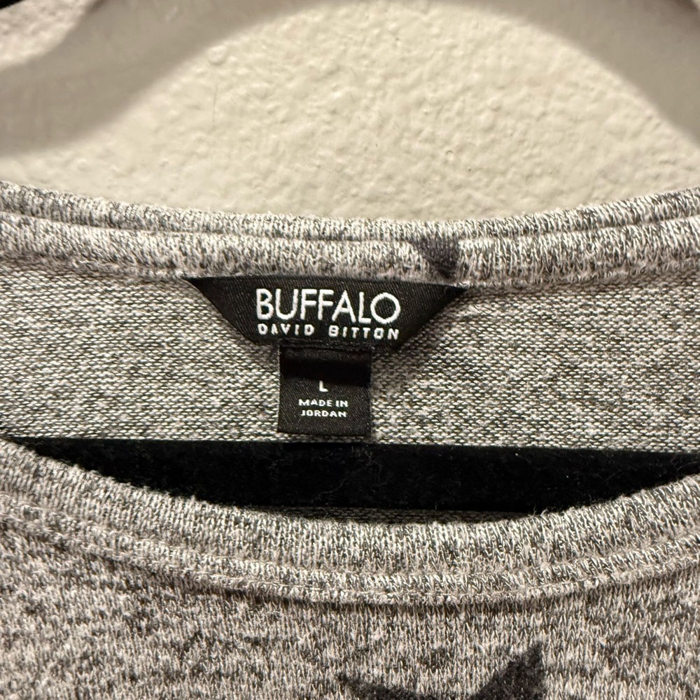 ⭐ NWOT Buffalo David Bitton Gray with Black Stars Long Sleeve Sweater – Size L - Picture 2 of 3